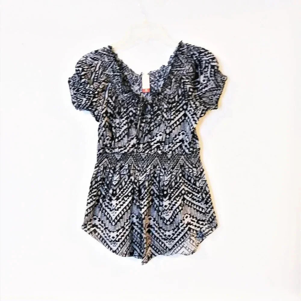 No Boundaries Black White‎ Geometric Tribal Smocked Peplum Top Size M 7-9